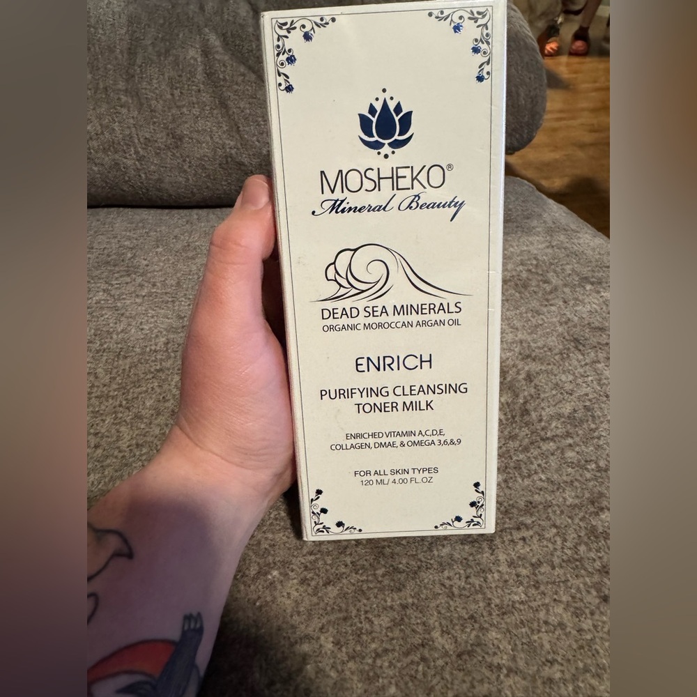 White Purifying Cleanser & Exfoliant